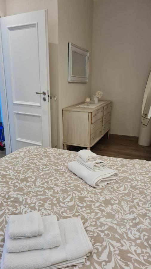 La Casetta Del Nonno Capodimonte Bagian luar foto